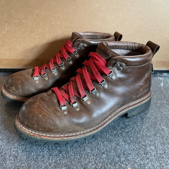 vintage style walking boots